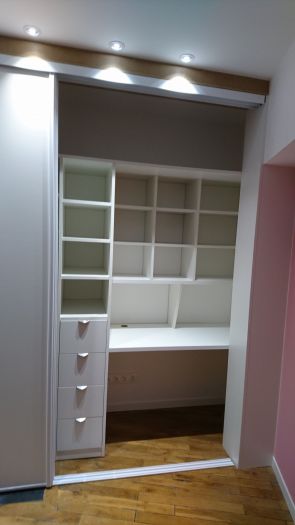 Bureau et dressing pour chambre d'adolescent